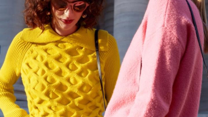 Beken kleur! 10 looks die het tussenseizoen wat leuker maken Beken kleur! 10 looks die het tussenseizoen wat leuker maken
