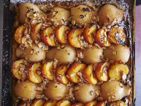 Gateau Poires Abricots Aux Noix Cuisine Et Recettes Recette Femmes D Aujourd Hui Delices