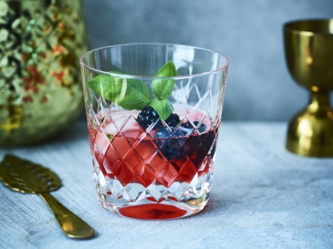 badminton Consequent kalf Cocktail van whisky, blauwe bessen en basilicum - Libelle Lekker