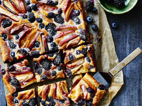 Gateau Plat Aux Pommes Mures Et Myrtilles Cuisine Et Recettes Recette Femmes D Aujourd Hui Delices