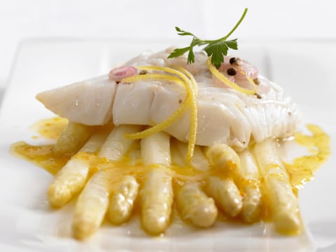 Gepocheerde Kabeljauw Met Asperges Libelle Lekker