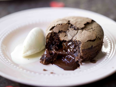 Laagjestaart met chocolade & vanille: een feestelijke cake - Miljuschka