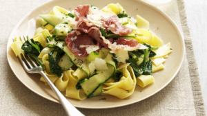 Pappardelle met courgette & spinazie