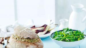 Gehaktbrood in zuurdesem met geroosterde groenten