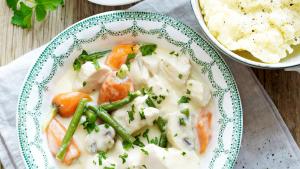 Fricassee van kalkoen met jonge groenten