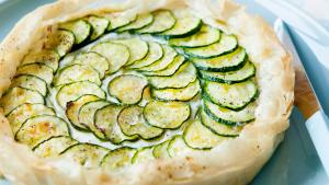 Filodeegtaart met geitenkaas en courgettes