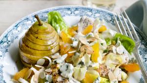 Salade met gebakken peer, witloof en kalkoenfilet