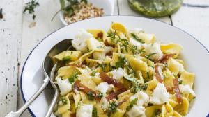 Pappardelle met vis, bloemkool en serranoham