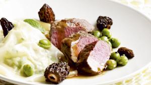 Lamsfilet met ravioli van tuinbonen en morieljes