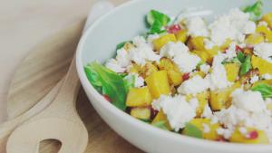 Recept van Sandra Bekkari: Salade van butternut met kikkererwten en granaatappeldressing