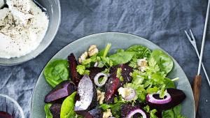 Kruidige salade met geroosterde bieten