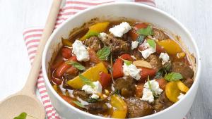Lamsblokjes met paprika en feta