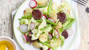 Aardappelsalade met zwarte pens