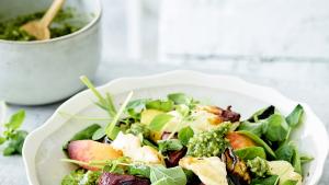 Salade van gegrilde groenten en steenfruit