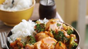 Curry de saumon au brocoli et riz basmati