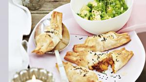 Filohapjes en avocadosalade
