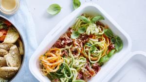 Spaghettis de légumes, pancetta et huile au persil