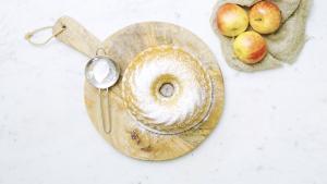 Appel-tulbandcake met yoghurt en citroen