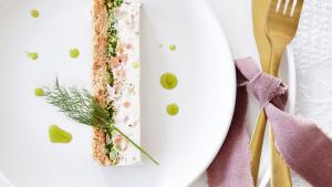 Cheesecake met pittige broccoli en gerookte zalm