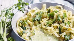 Fettuccine met currycourgettes