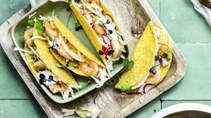 Taco's met scampi's, groenten en een yoghurt-roomsausje
