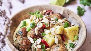 Kip curry met kokosmelk, ananas en rode paprika