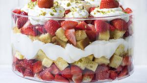 Trifle van cheesecake en aardbeien