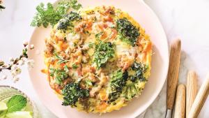 Frittata met broccoli, zoete aardappel en gehakt