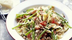 Pasta met tonijn, tomaat en boontjes