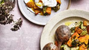 Warme salade van geroosterde pompoen en spruitjes