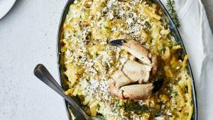 Mac & cheese met krab en erwtjes