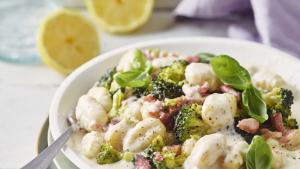 Gnocchi met broccoli en spekjes