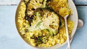 Kabeljauwhaasje met saffraancouscous en broccoli