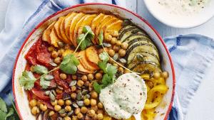 Groenteschotel met kikkererwten en zadencrumble