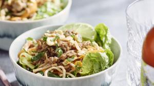 Thaise noedelsalade met pittig gehakt