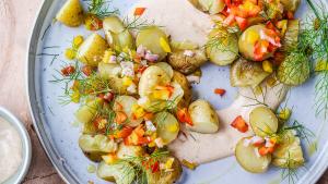 Aardappelsalade van gepofte krieltjes met paprikasalsa