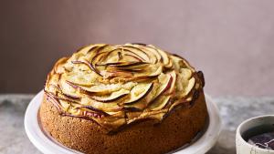 Volkoren mascarpone-appelcake met dunne appelschijfjes