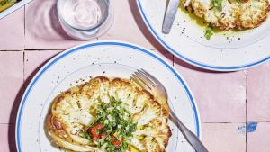 Bloemkoolsteak met chimichurri en krieltjes