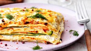 Lasagne met gerookte zalm, kruidenkaas en courgette