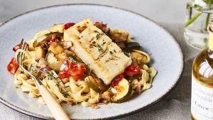 Pasta met ovenratatouille en gebakken feta