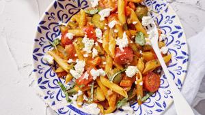 Mediterrane one pot pasta met feta