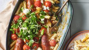 Supersnelle ovenpenne met ricotta, worst en geroosterde kerstomaatjes