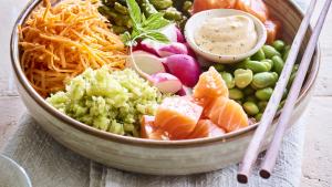 Broccolibowl met zalm en srirachamayonaise