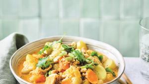 Curry met kip, bloemkool en krieltjes uit de airfryer
