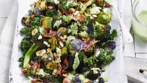 Groentepannetje uit de airfryer met spruitjes, boerenkool en broccolini