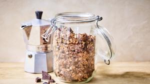 Havermoutgranola met cacao, chocolade en koffie