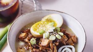 Ramen met tofoe, champignons en soja-eieren