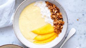 Smoothie bowl tropical