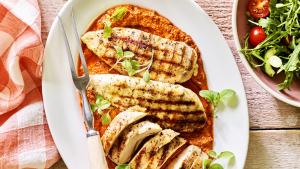 Gegrilde kip met romescosaus