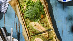 Quiche met spinazie, zalm en groene kruiden